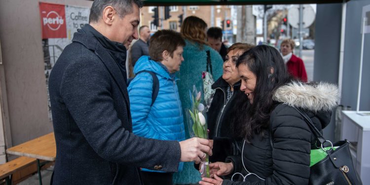 Fogadóóra a Bosnyák téren: egyeztetnek az új megállóról a 82-es troli vonalán