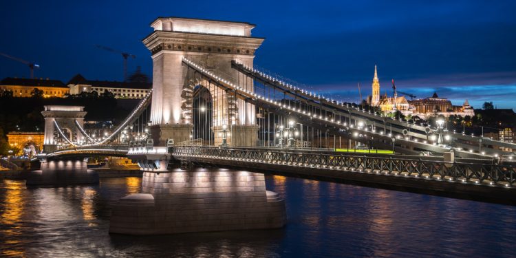 Marad a mostani forgalmi rend a Lánchídon