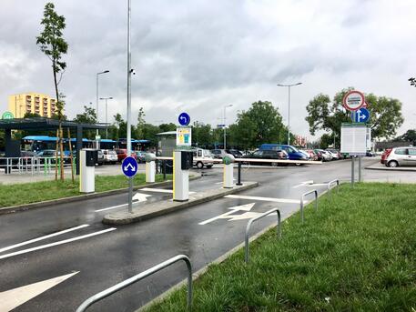 Már éjszaka is fizetni kell a P+R parkolóban az Örsön