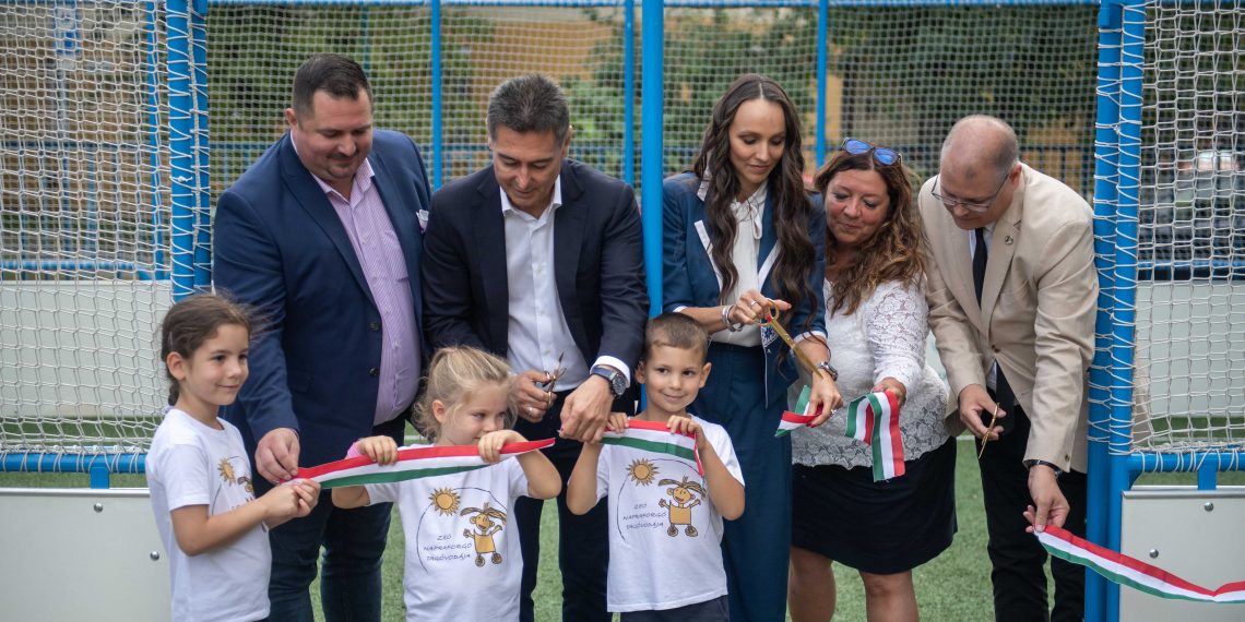 Sportpályát avattak a Napraforgó óvodában