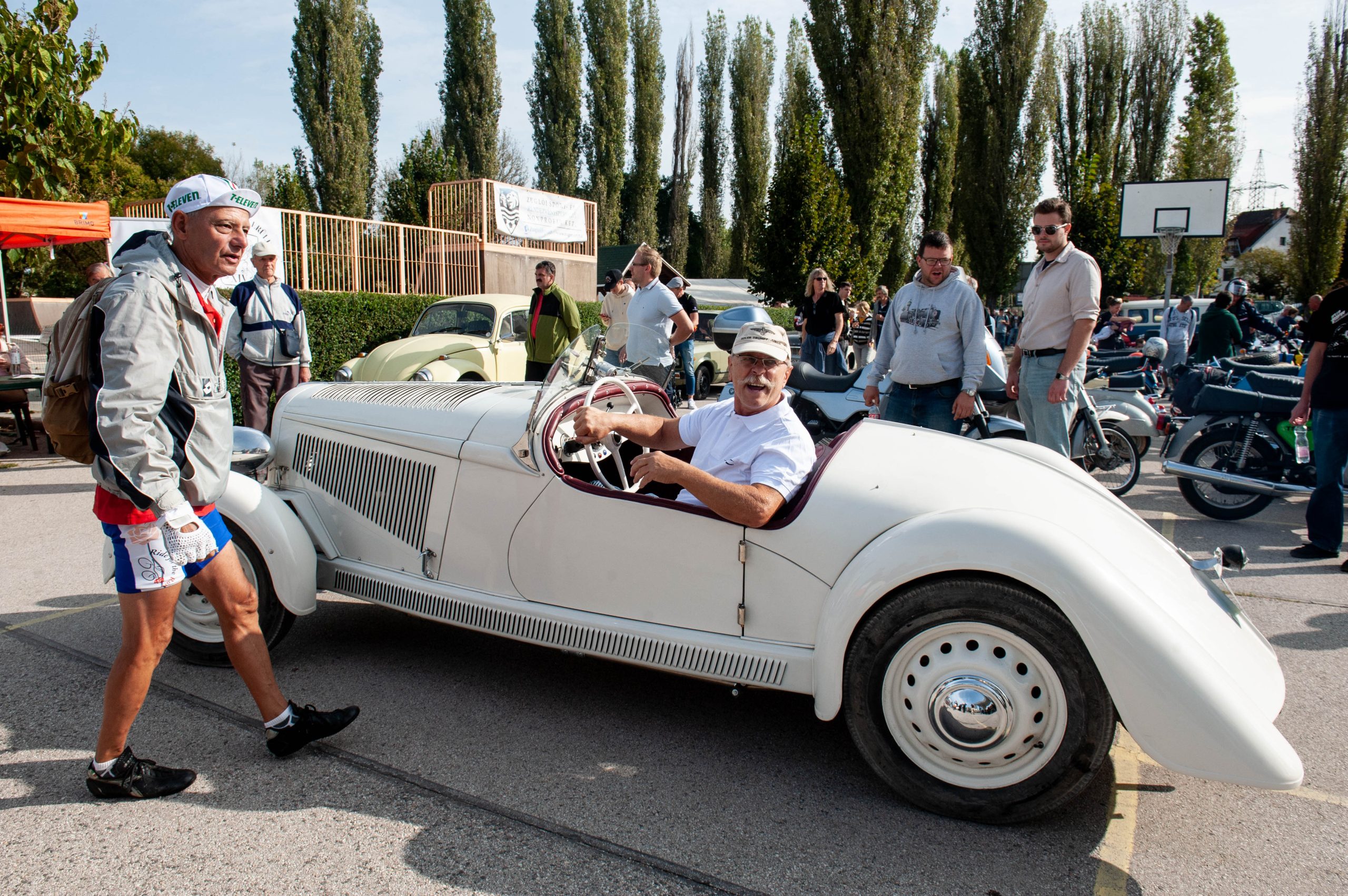 Veteránjárművek találkozója Zuglóban