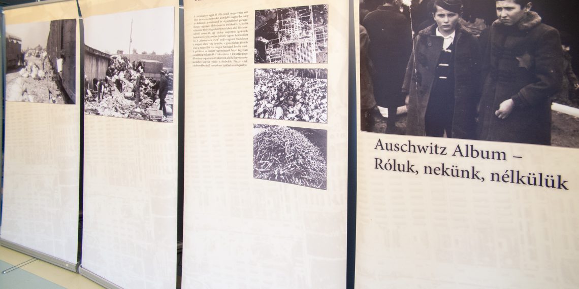 Auschwitz album részletei a Civil Házban