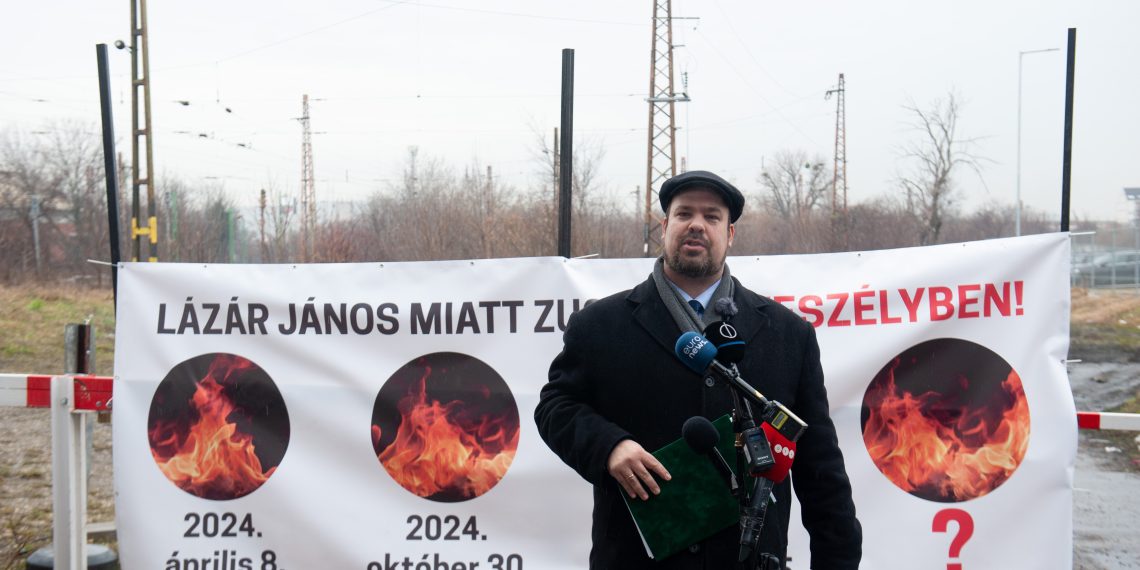 2025-01-28-Szonyi-Mexikoi-ut-Zuglo-polgarmestere-a-Rakosrendezon-varja-Lazar-Janost_BRP6196-1140×570 Lázár János nem ment el egyeztetni a szeméthegyek felszámolásáról