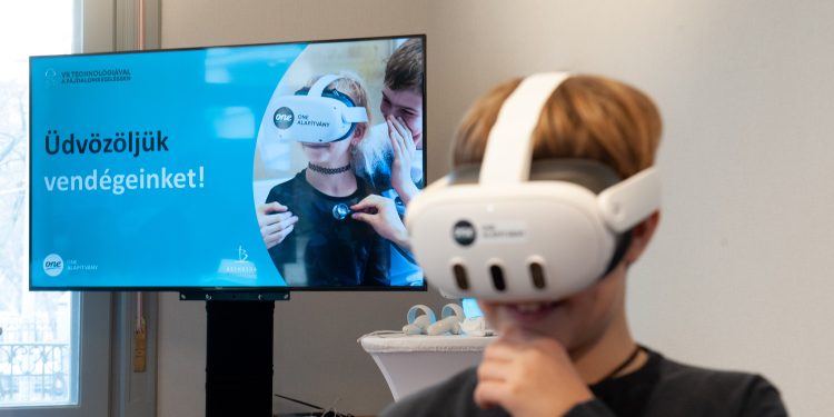 2025-02-27-VR-tecnologiaval-a-fajdalomkezelesben-Sipeki-villa_BRP8186-750×375 Virtuális valósággal terelik el a figyelmet a fájdalomról a Bethesdában