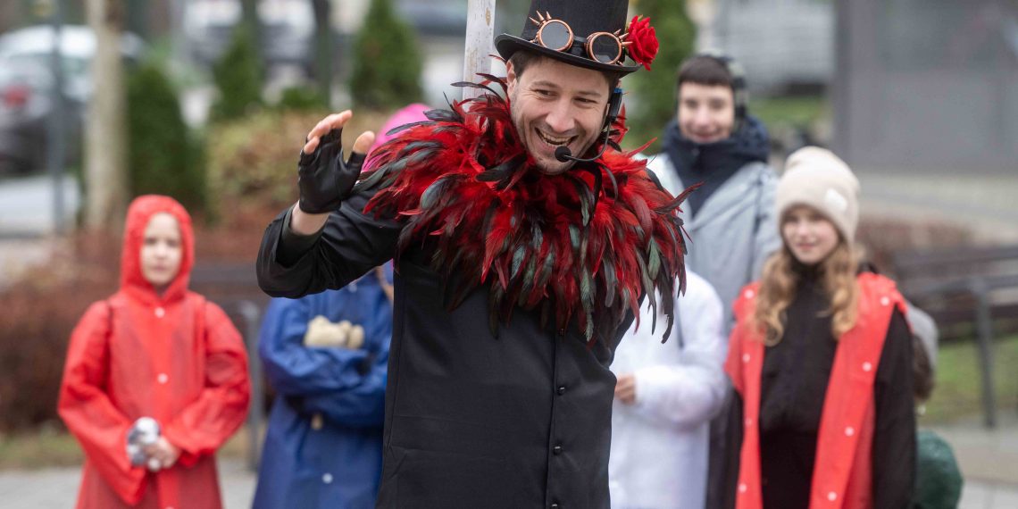 20250315-Forradalmi-eloadas-utcaszinhaz-STG-6-1140×570 Utcaszínház a forradalomról