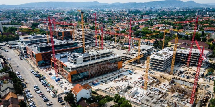 499429656_1129538572551277_9045309052726586942_n-750×375 Pert nyert két civil szervezet a Zuglói Városközpont ellen