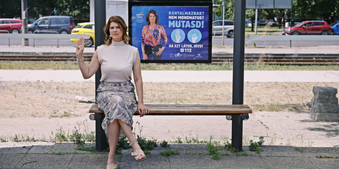 20250613_Jaksity-Kata_BM-6-1140×570 Nem mondhatod? Mutasd! – újabb zuglói plakátkampány a családon belüli erőszak ellen